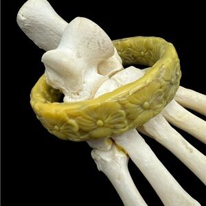 Vintage Marbleized Molded Carved Celluloid Bangle Bracelet 7.5”
